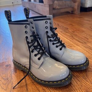 Dr Martens - grey patent leather